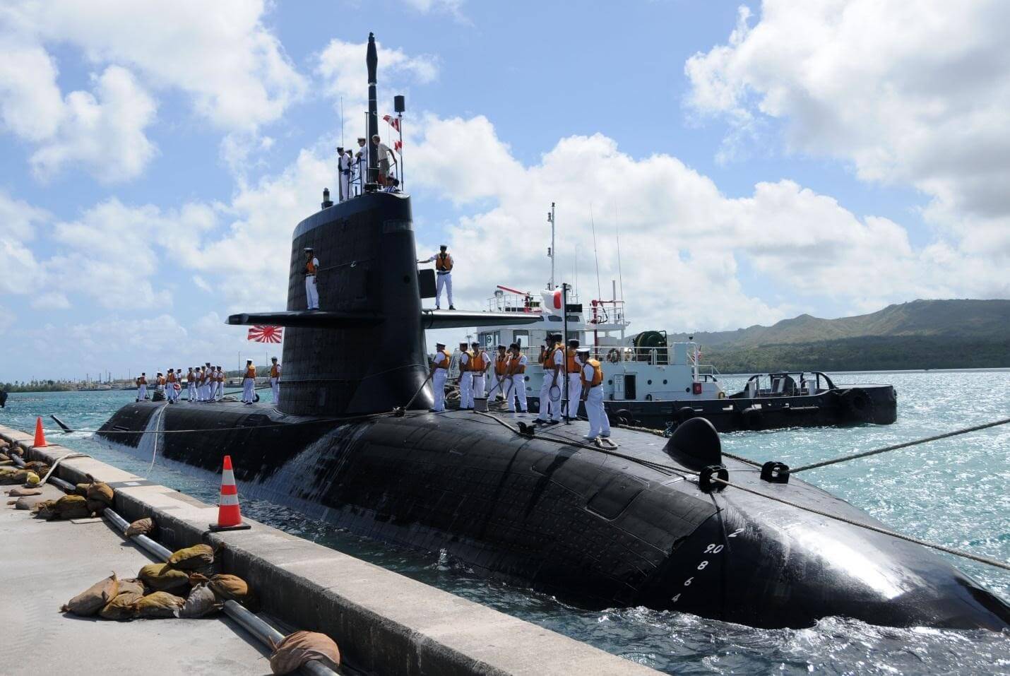 tàu ngầm hoạt động được nhờ vào 2 định luật cơ bản